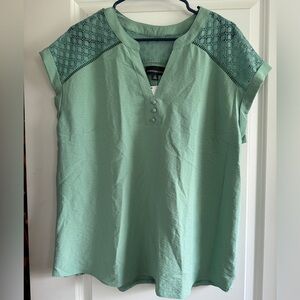 NWT Fortune & Ivy Peyton Lace Detail Top - Size XL